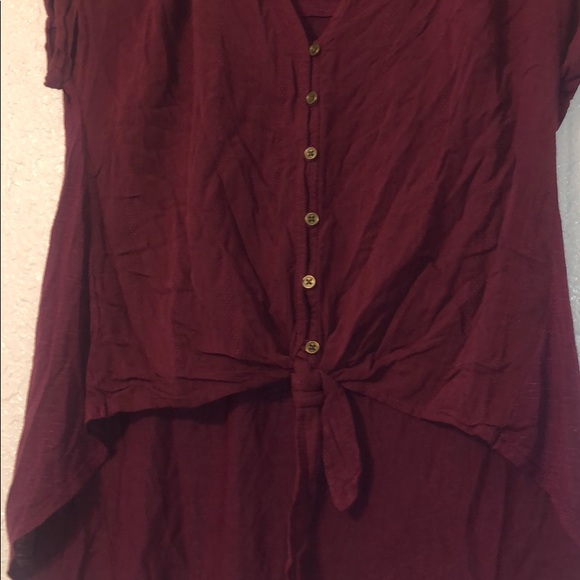 Universal thread hi-lo tie up shirt - Picture 2 of 3